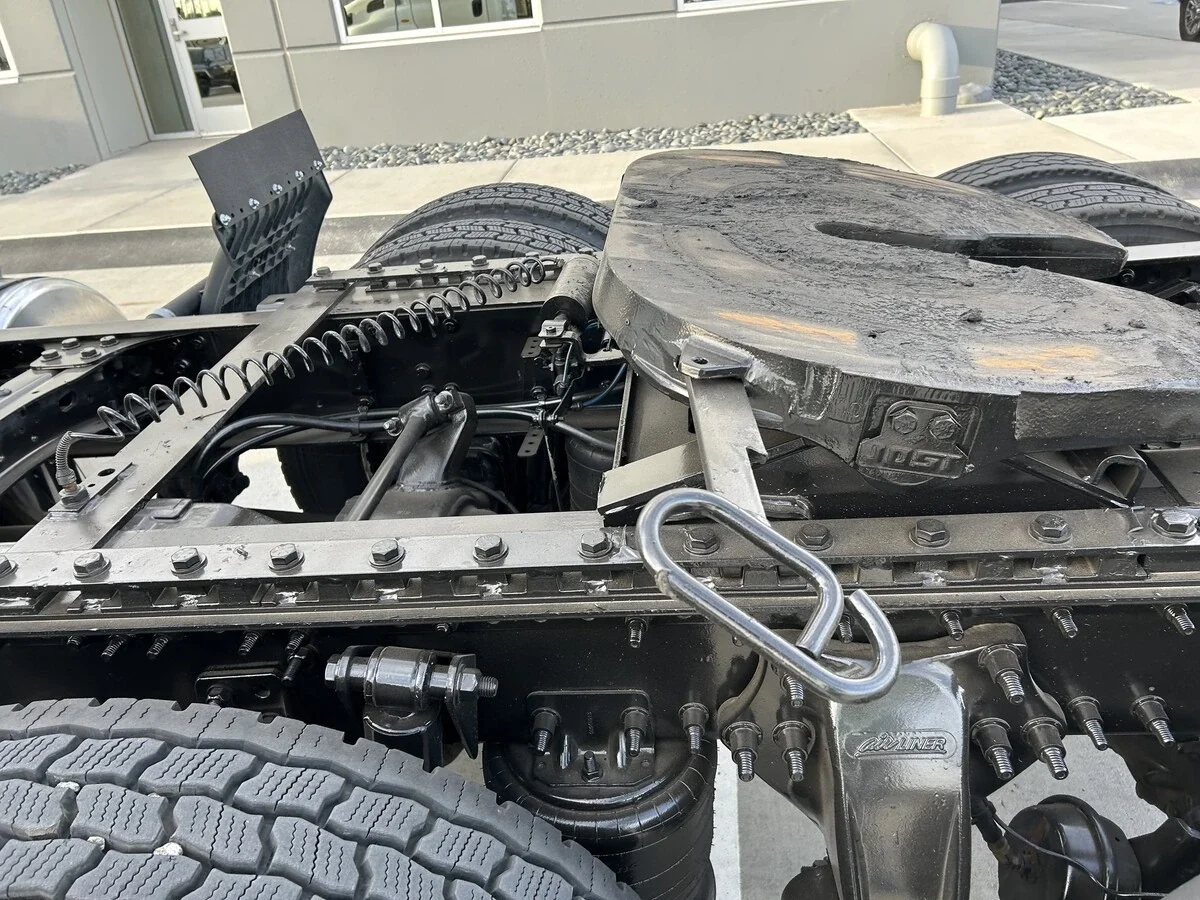 2015 Freightliner Cascadia - image 11