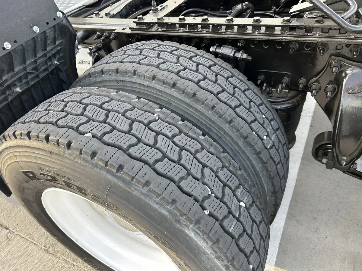 2015 Freightliner Cascadia - image 10