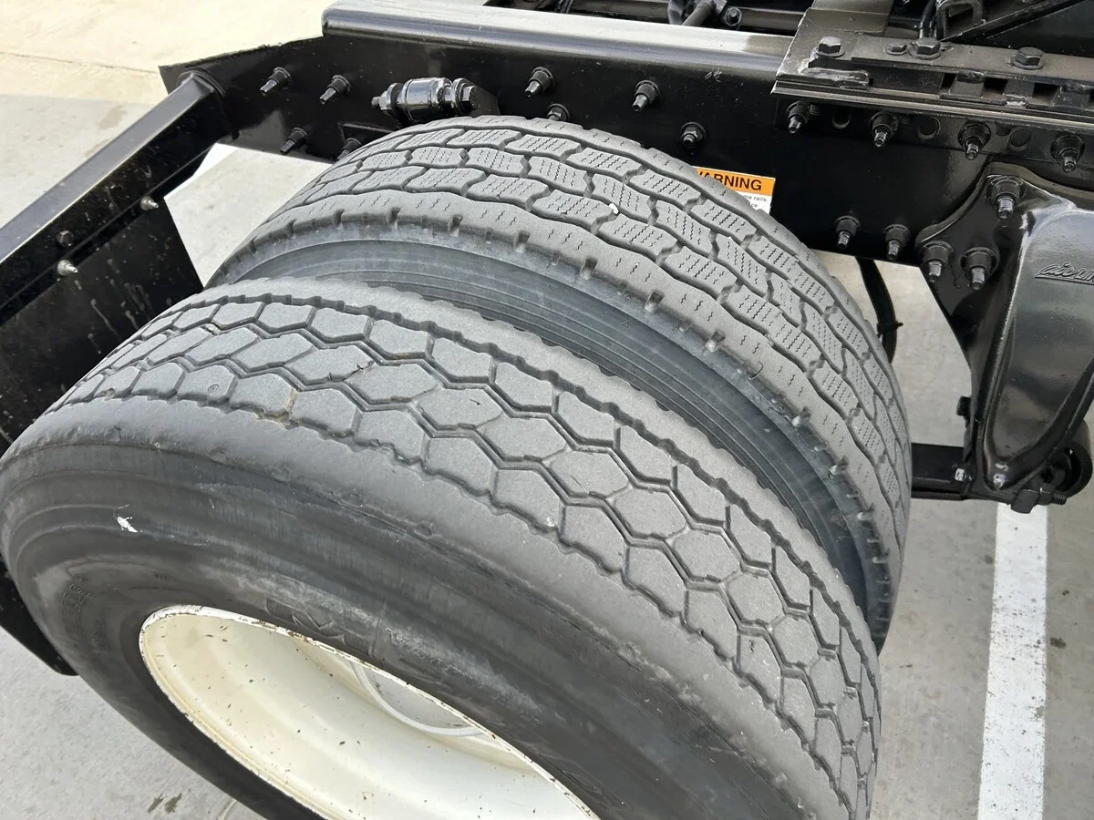 2015 Freightliner Cascadia - image 6