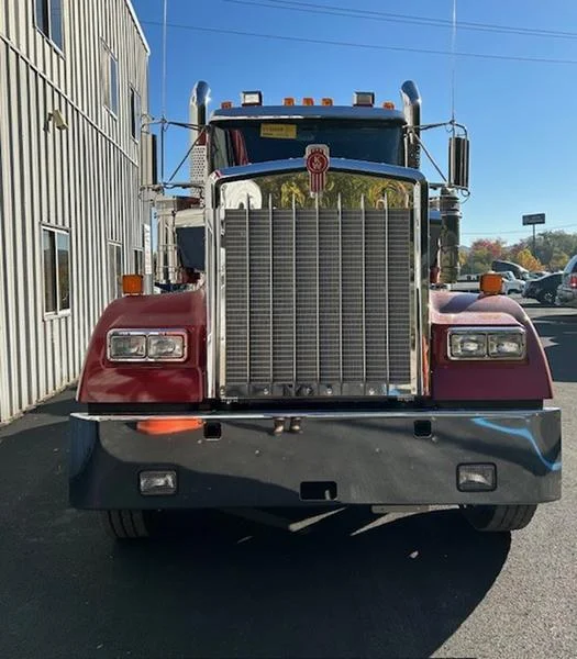 2025 Kenworth W900