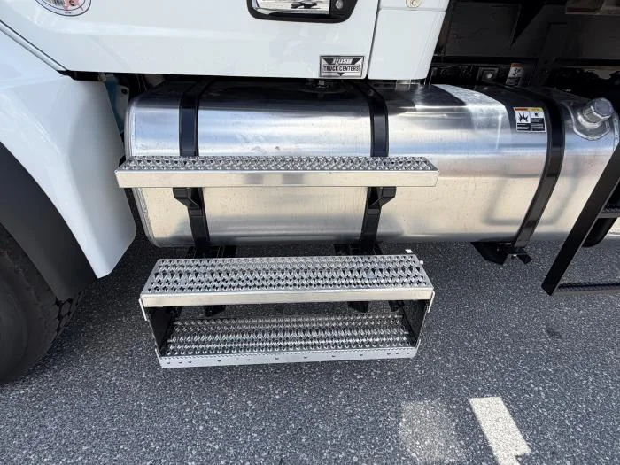 2027 Peterbilt 548 — photo 19