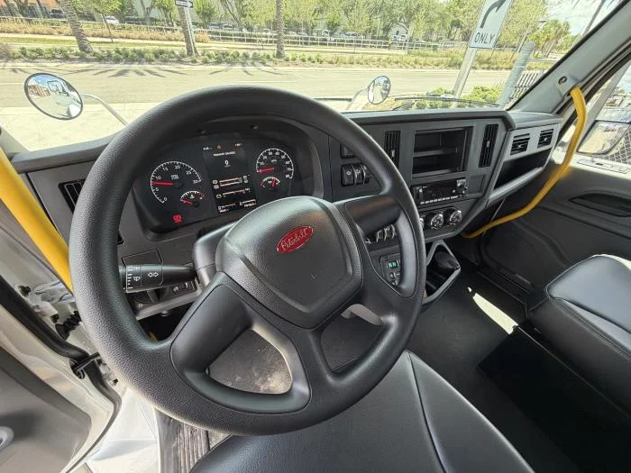 2027 Peterbilt 548 — photo 12