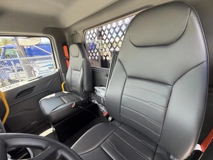2027 Peterbilt 548 — photo 13