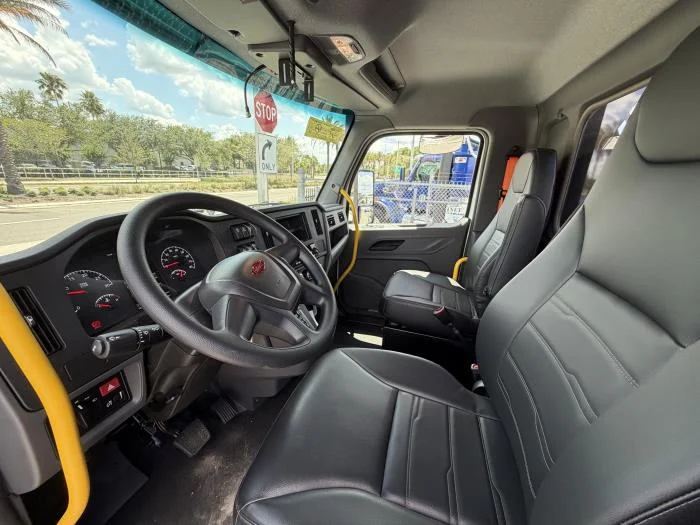 2027 Peterbilt 548 — photo 11