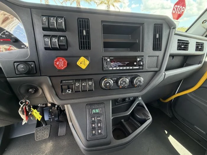 2027 Peterbilt 548 — photo 14