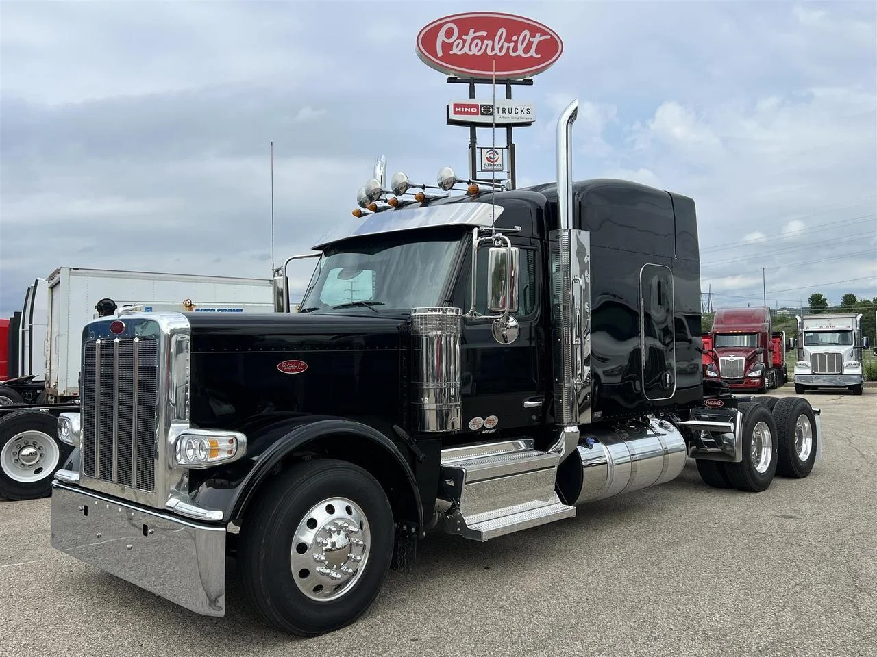 2027 Peterbilt 589 in South St. Paul, MN — photo 12