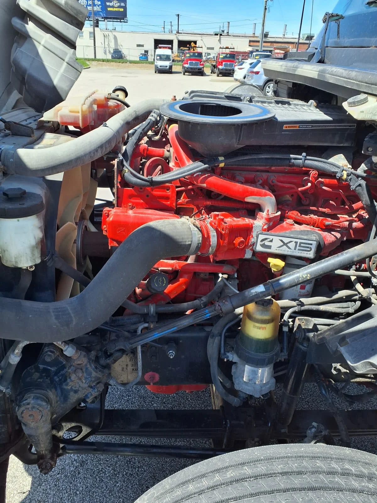 2019 International LT - image 9