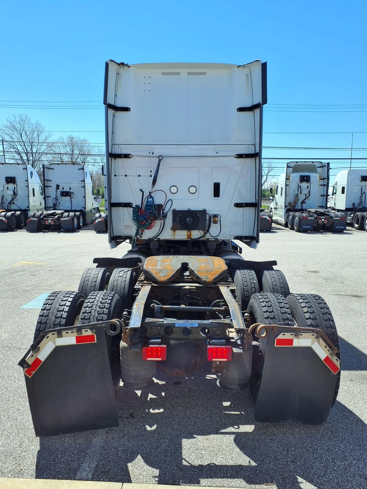 2019 International LT - image 5