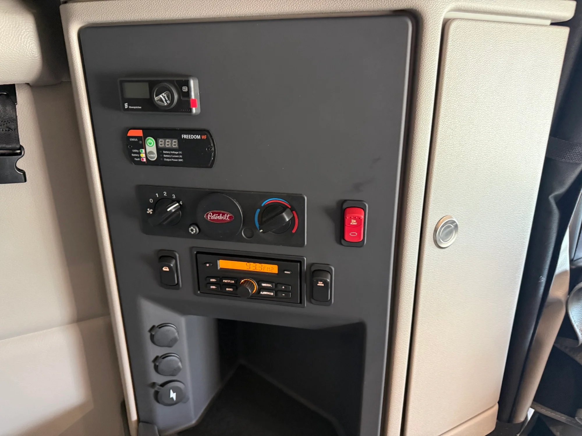 2027 Peterbilt 579 in Lowell, AR — photo 16
