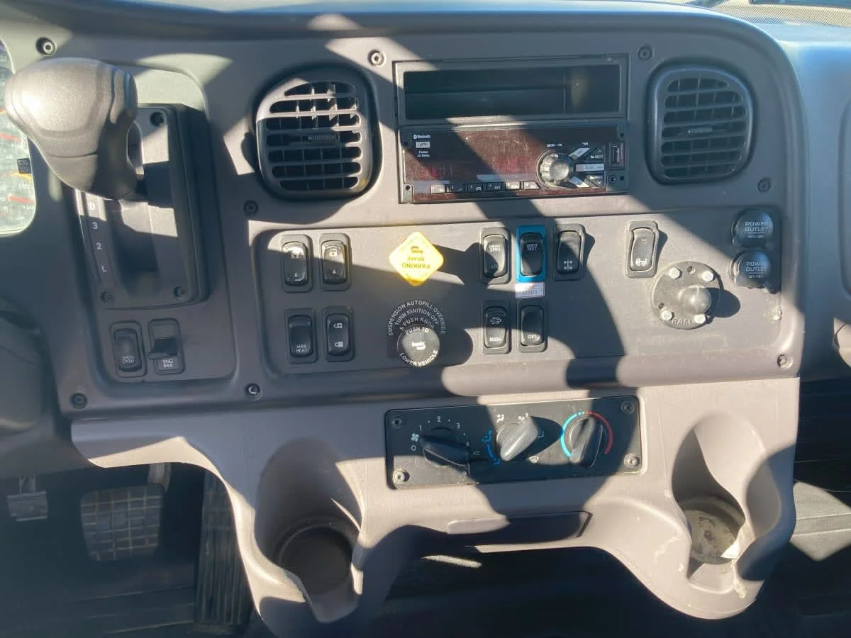 2020 Freightliner M2 106 in Springfield, MA — photo 12