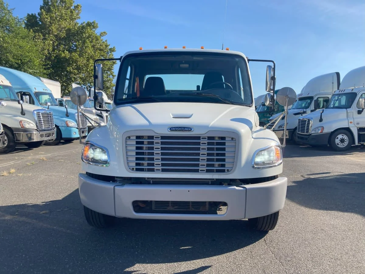 2020 Freightliner M2 106 in Springfield, MA — photo 2