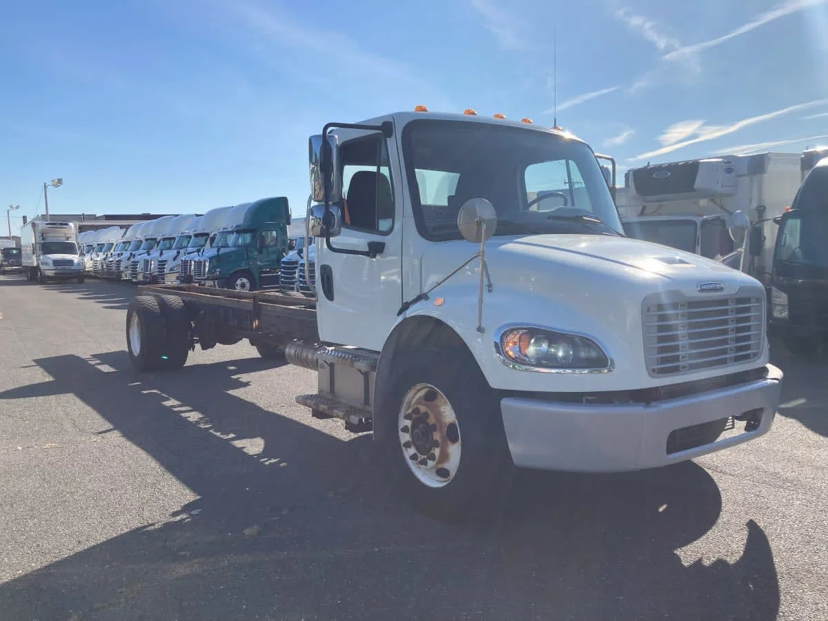 2020 Freightliner M2 106 in Springfield, MA — photo 3