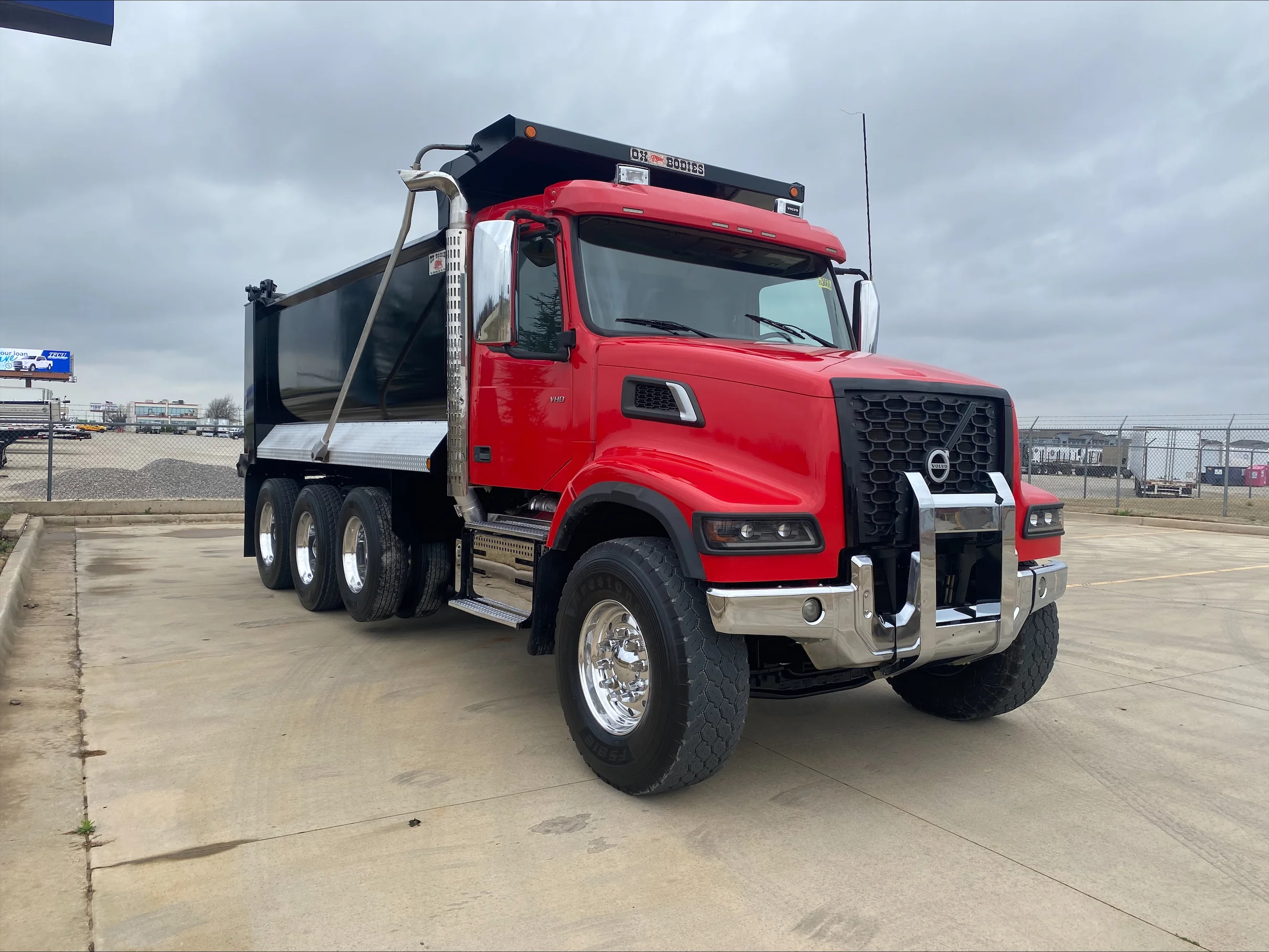 2023 Volvo VHD 300 in Oklahoma City, TX — photo 3