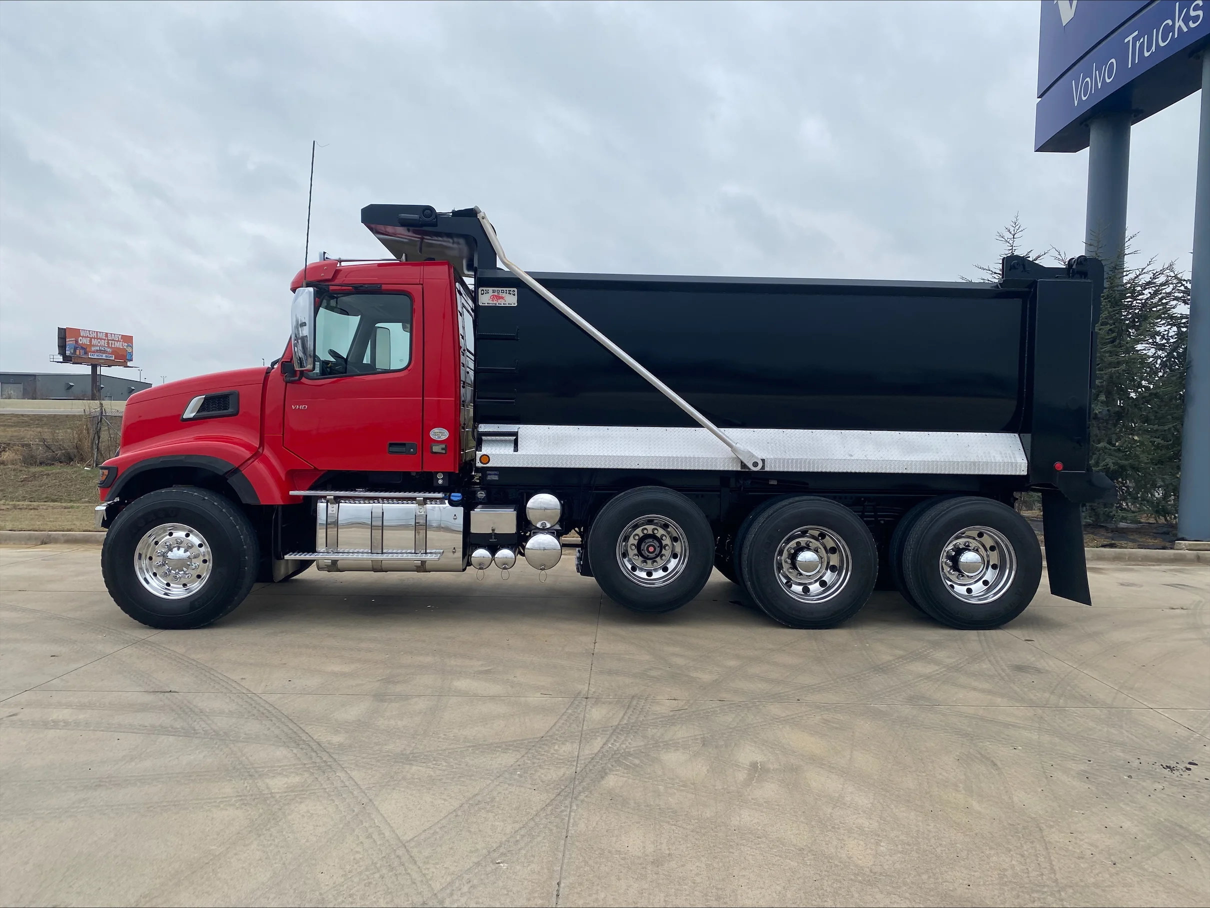 2023 Volvo VHD 300 in Oklahoma City, TX — photo 8