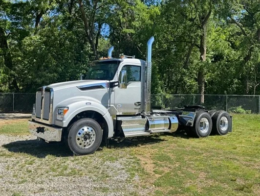 2027 Kenworth T880 in Asheville, NC — photo 2