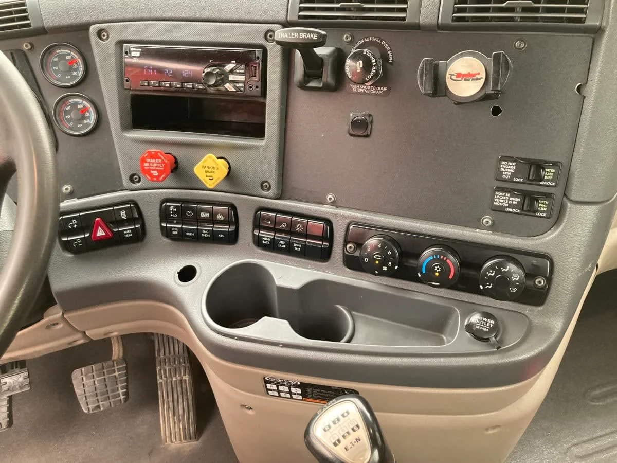 2019 Freightliner Cascadia in Springfield, MA — photo 12