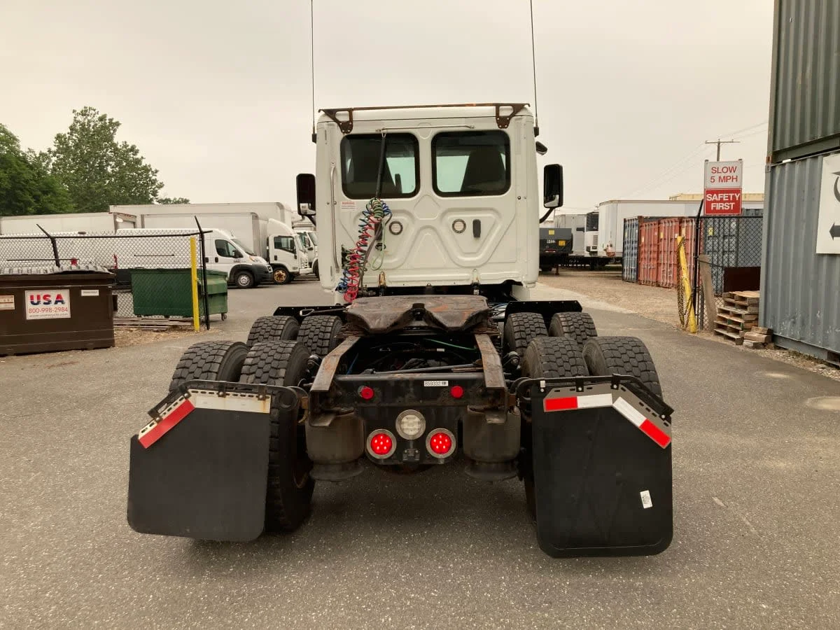 2019 Freightliner Cascadia in Springfield, MA — photo 5