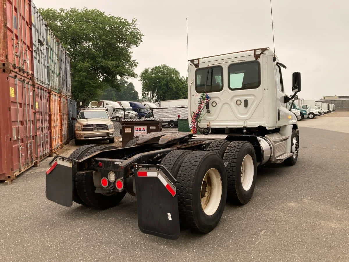 2019 Freightliner Cascadia in Springfield, MA — photo 4