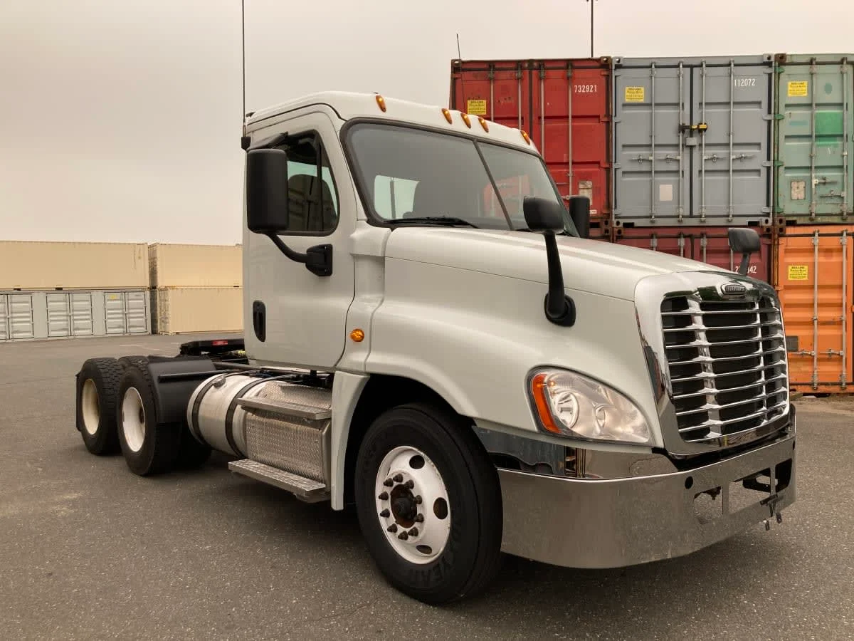 2019 Freightliner Cascadia in Springfield, MA — photo 3