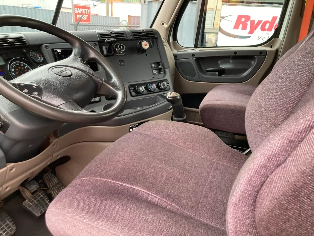 2019 Freightliner Cascadia in Springfield, MA — photo 10