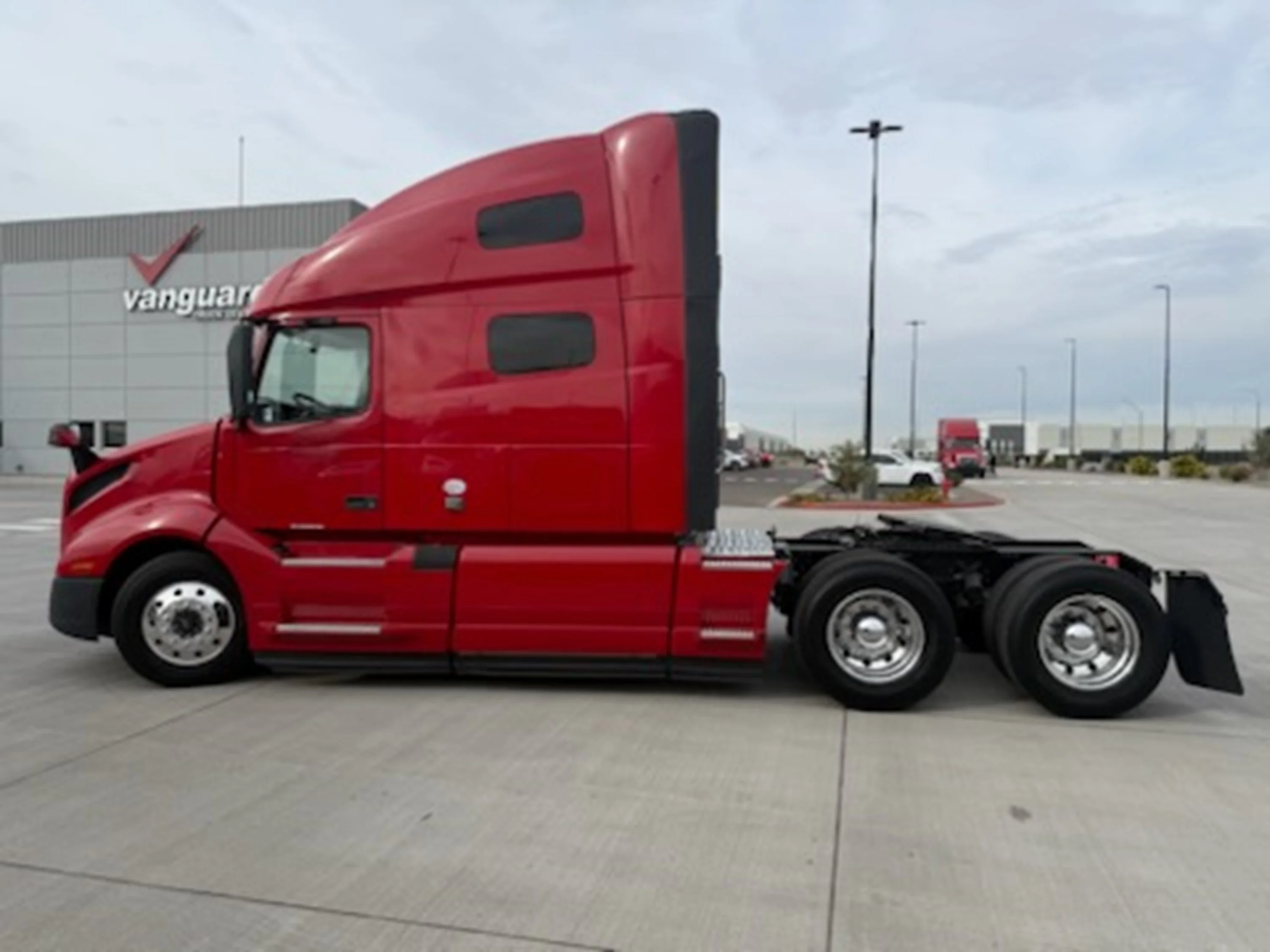2021 Volvo VNL 760 - image 6