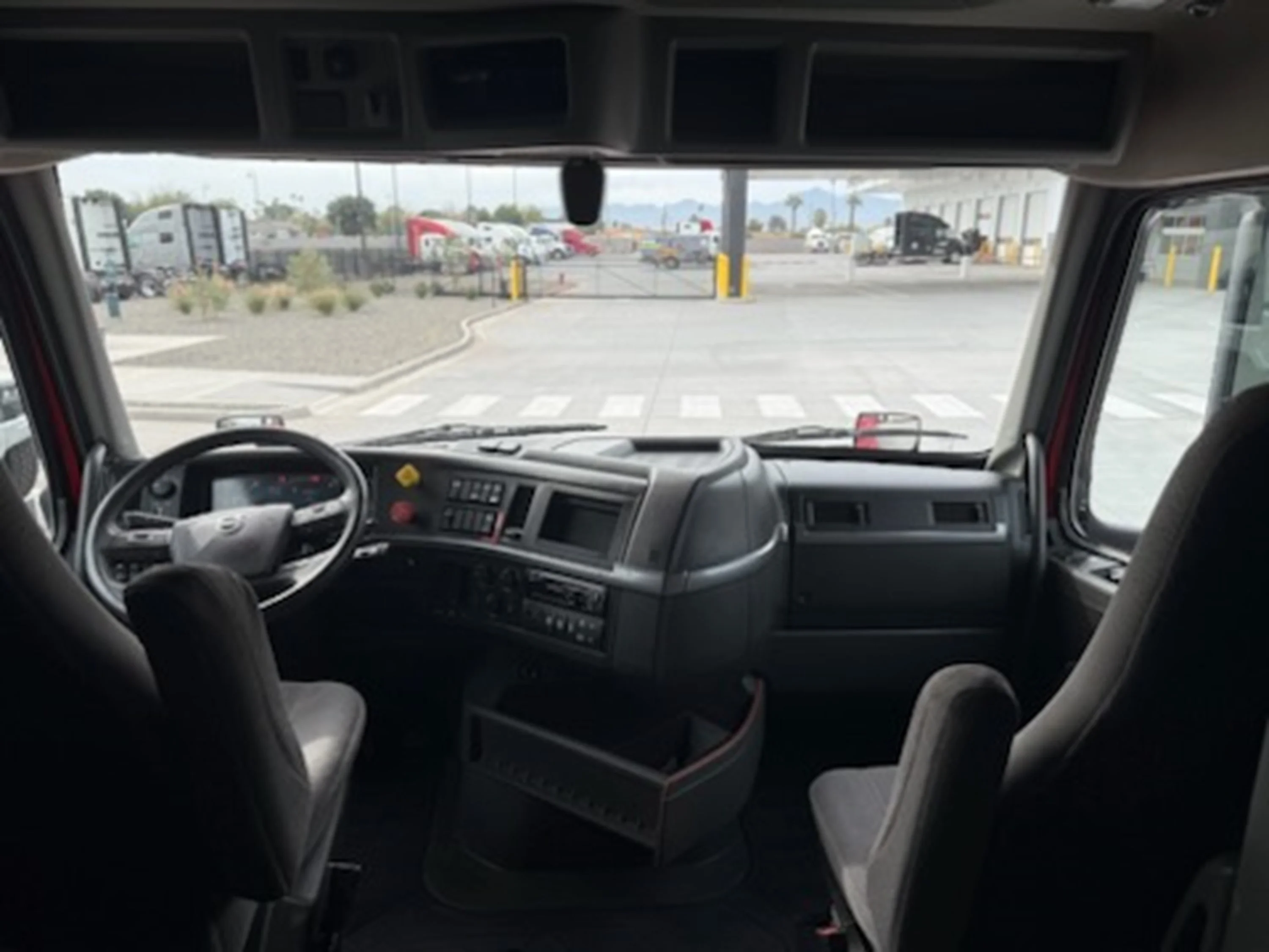 2021 Volvo VNL 760 - image 8