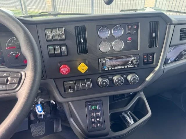 2026 Peterbilt 548 - image 18