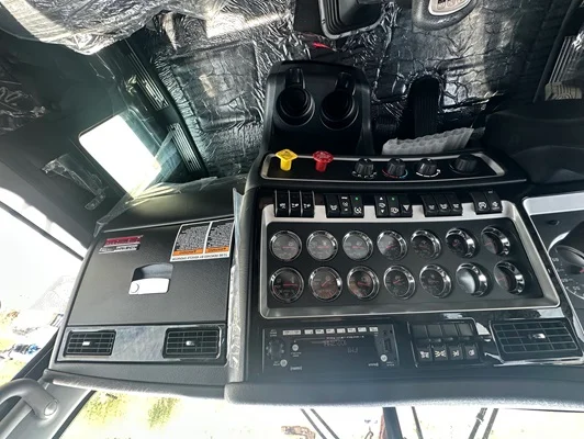 2027 Kenworth W900 in Springdale, AR — photo 14