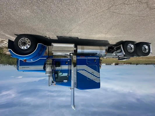 2027 Kenworth W900 in Springdale, AR — photo 3