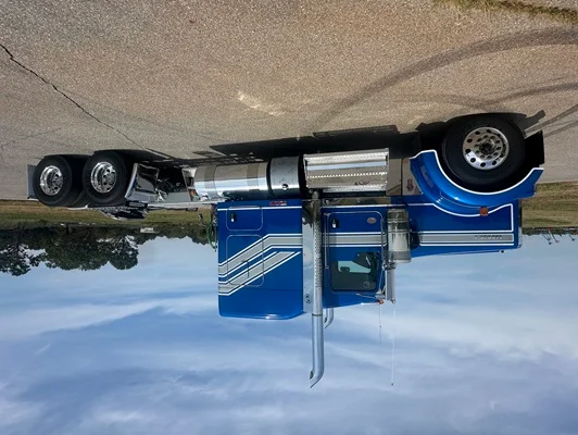 2027 Kenworth W900 in Springdale, AR — photo 2