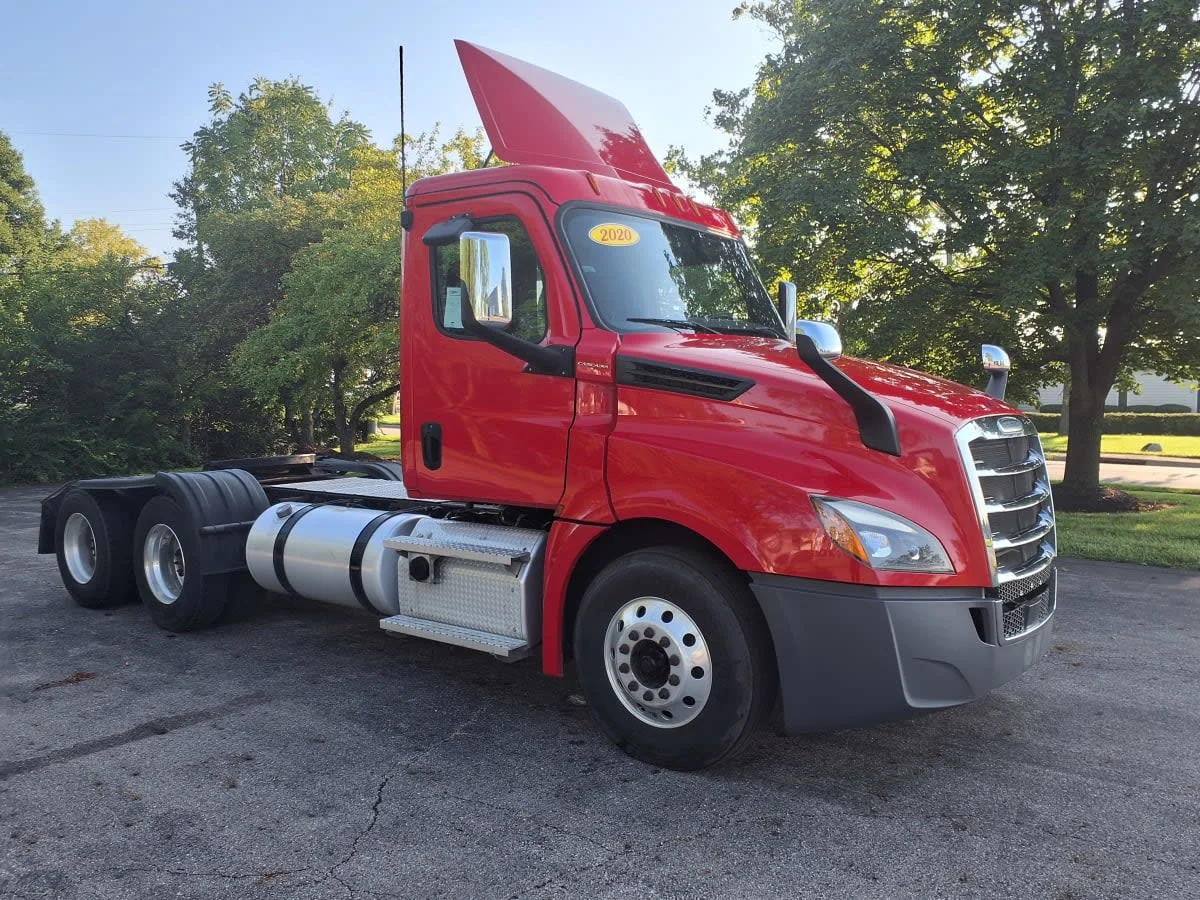 2020 Freightliner Cascadia in Hilliard, OH — photo 3