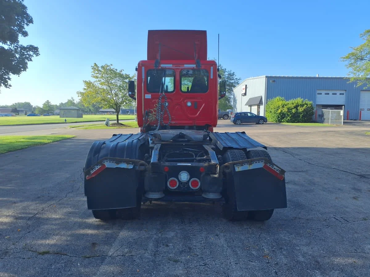 2020 Freightliner Cascadia in Hilliard, OH — photo 5