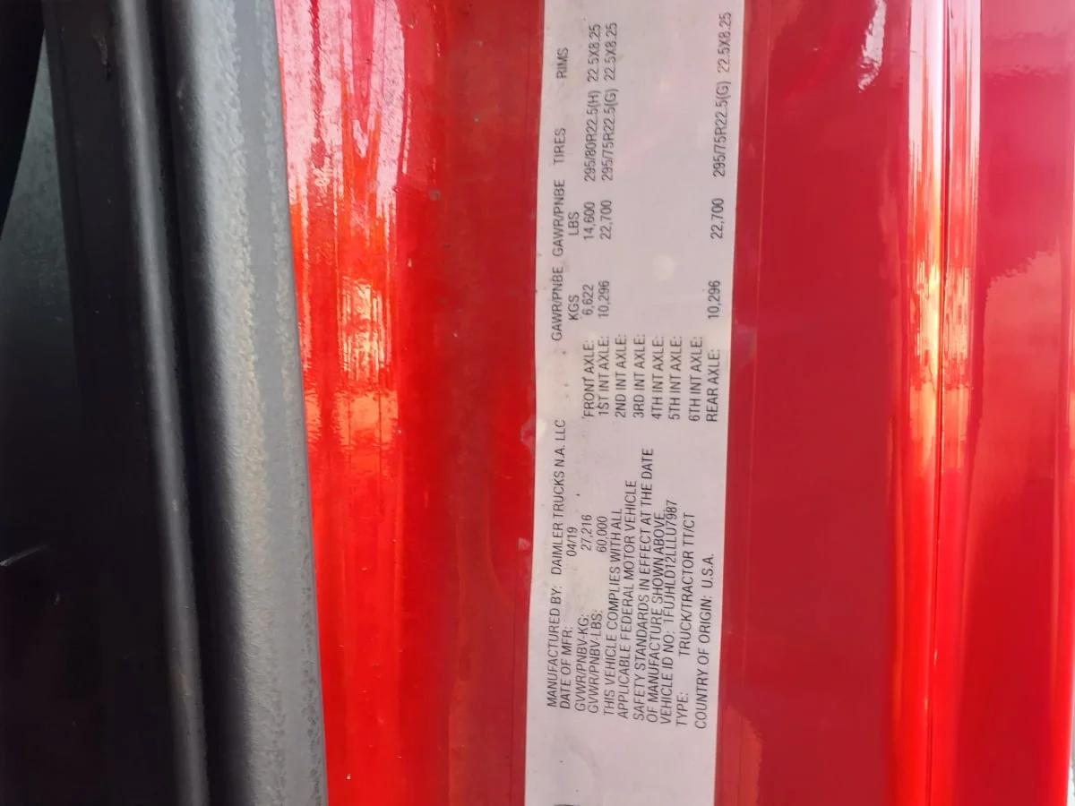 2020 Freightliner Cascadia in Hilliard, OH — photo 12