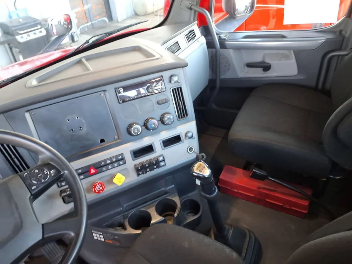2020 Freightliner Cascadia in Hilliard, OH — photo 7