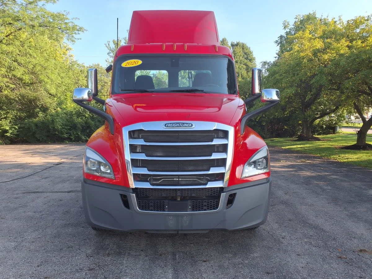 2020 Freightliner Cascadia in Hilliard, OH — photo 2
