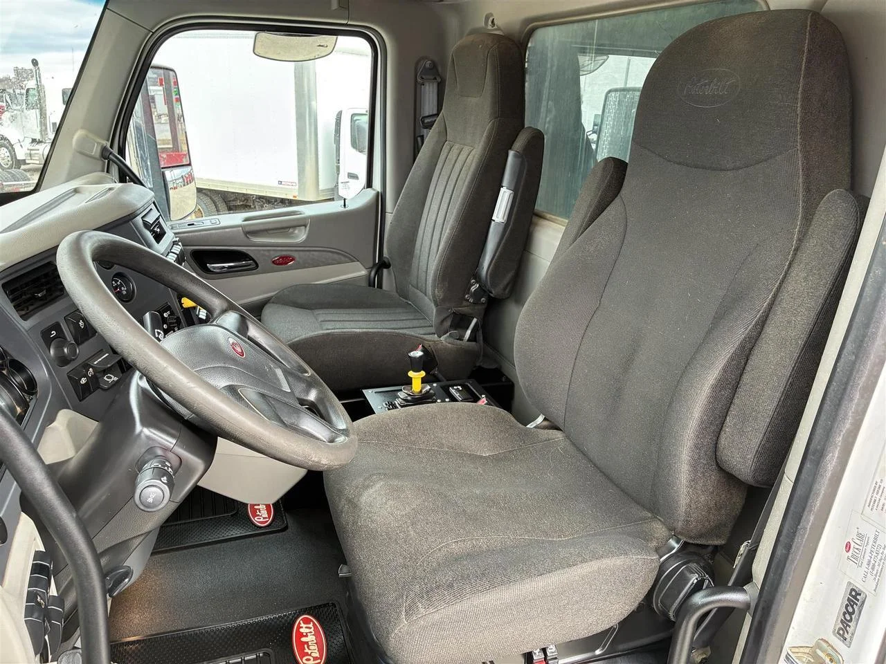 2022 Peterbilt 567 - image 7