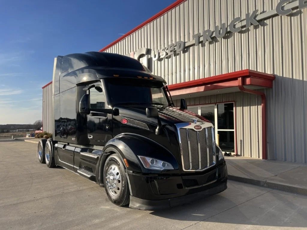 2022 Peterbilt 579 - image 2