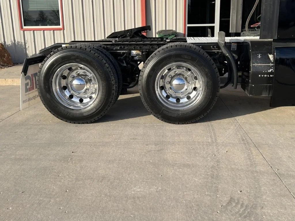 2022 Peterbilt 579 - image 7