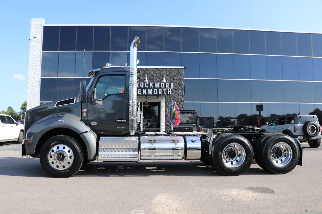 2027 Kenworth in Jackson, MS — photo 4