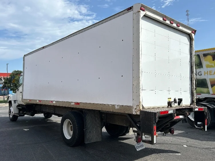 2013 Hino 268 in San Antonio, TX — photo 6