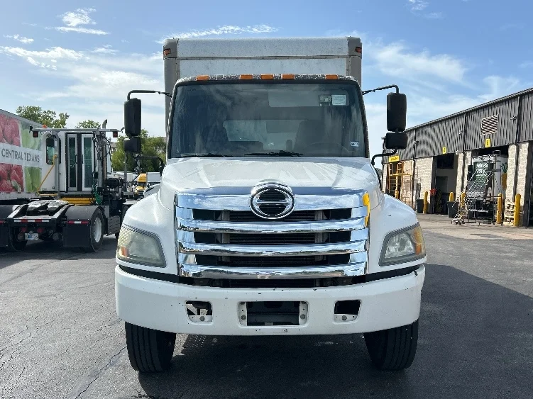 2013 Hino 268 in San Antonio, TX — photo 2