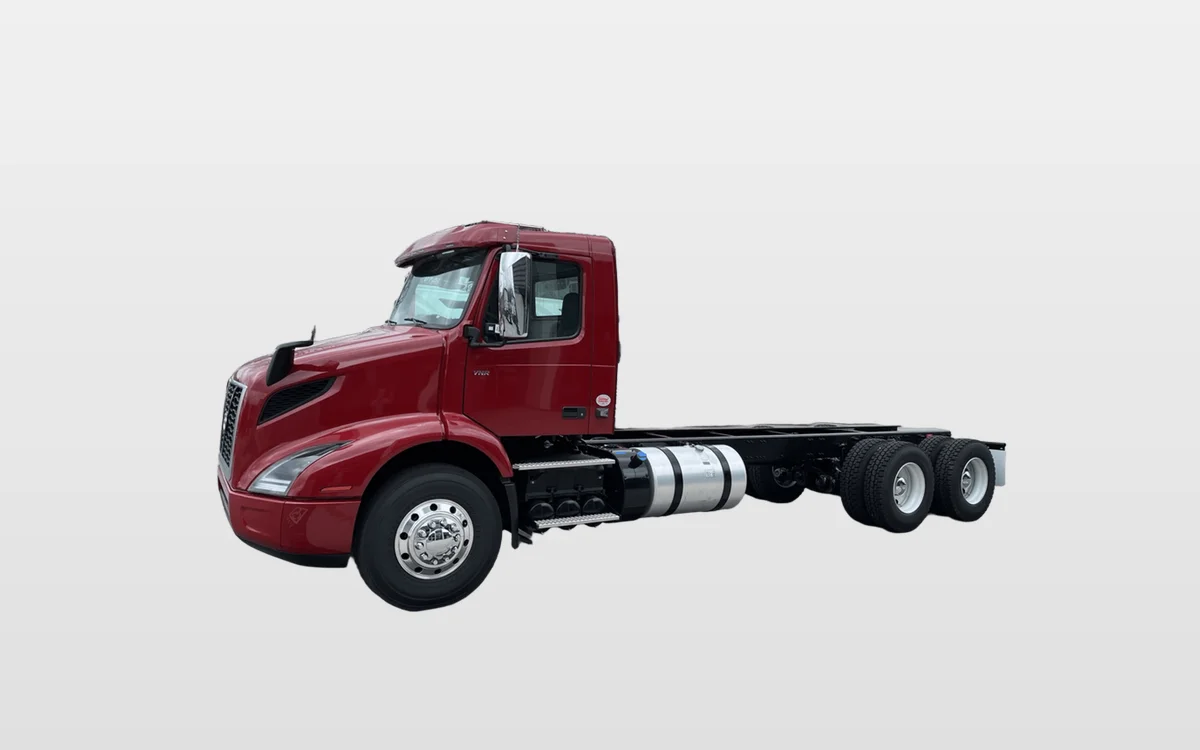 2025 Volvo - image 1