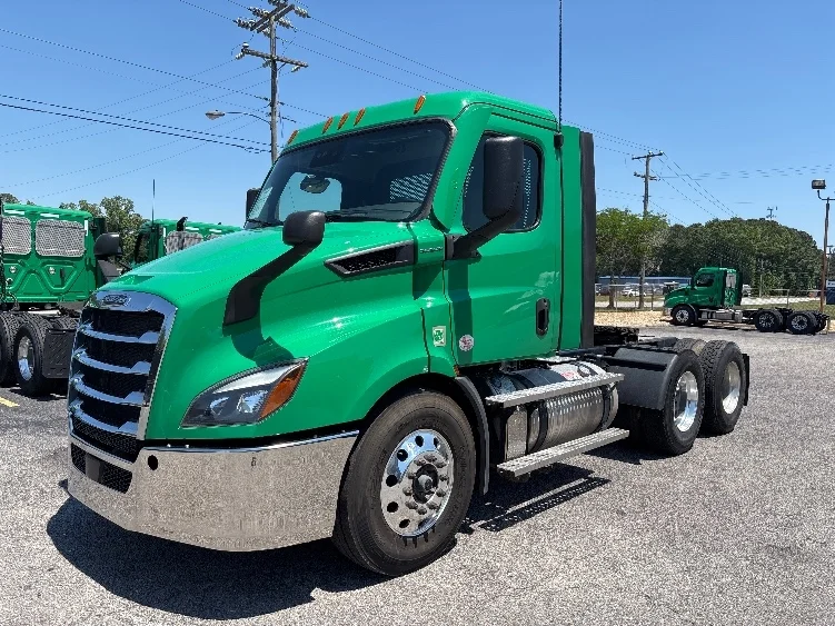 2022 Freightliner Cascadia in Prince George, VA — photo 3
