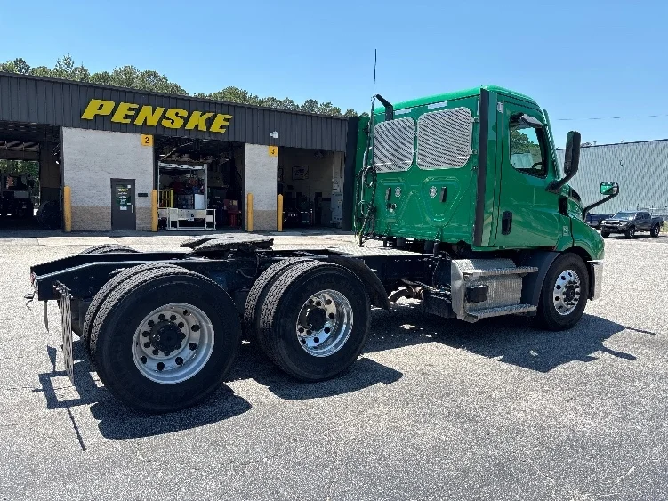 2022 Freightliner Cascadia in Prince George, VA — photo 7