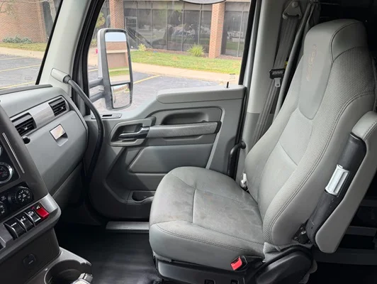 2018 Kenworth T680 in Kansas City, MO — photo 11