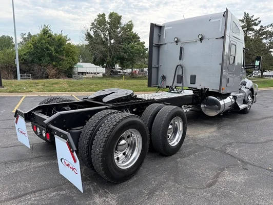 2018 Kenworth T680 in Kansas City, MO — photo 3