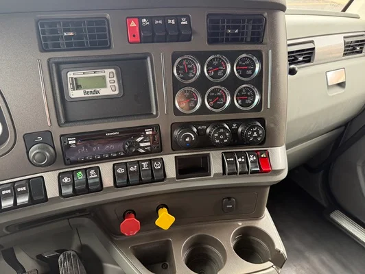 2018 Kenworth T680 in Kansas City, MO — photo 12