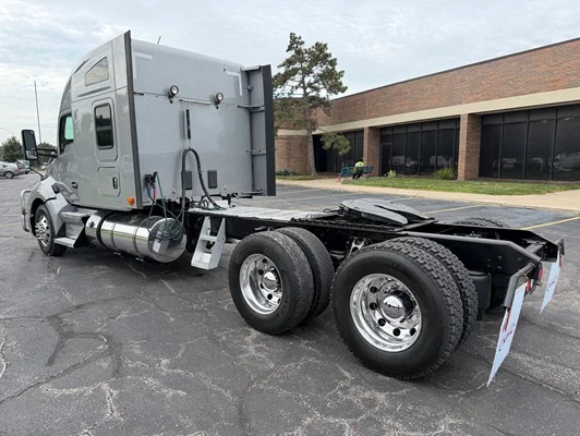 2018 Kenworth T680 in Kansas City, MO — photo 6