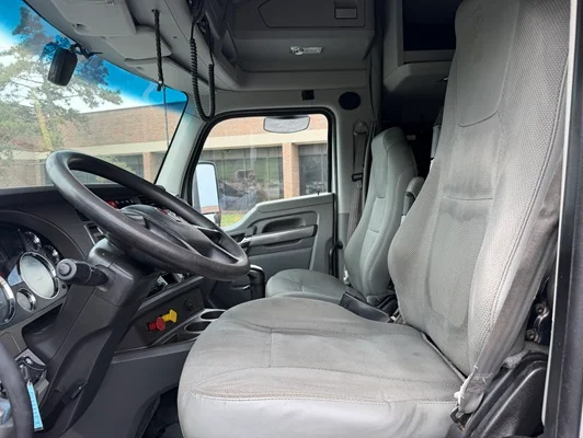 2018 Kenworth T680 in Kansas City, MO — photo 10