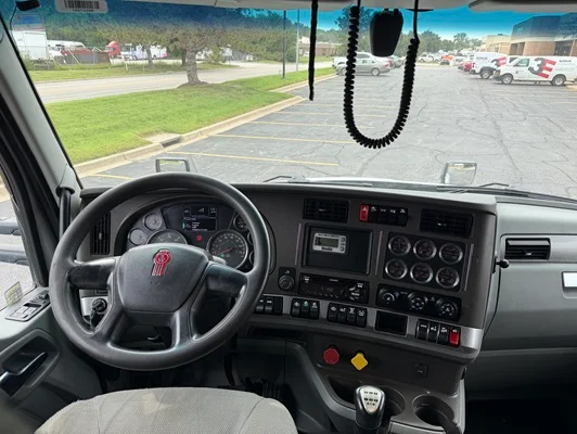 2018 Kenworth T680 in Kansas City, MO — photo 19